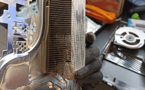 Limpeza preventiva + Troca de pasta térmica Playstation 4
