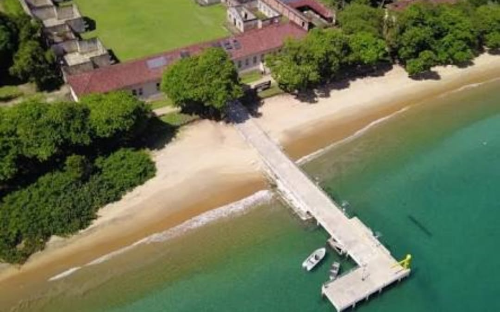 Ilha Anchieta e 7 Fontes (Escuna).