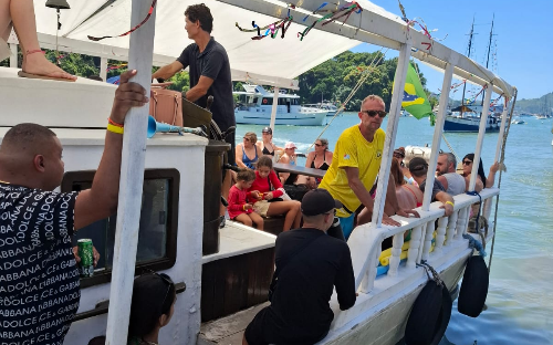 Ilha Anchieta e 7 Fontes (Escuna).