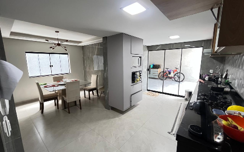 Luxuosa casa tipo sobrado no Residencial Santos Dumont