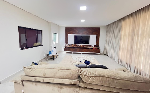 Luxuosa casa tipo sobrado no Residencial Santos Dumont