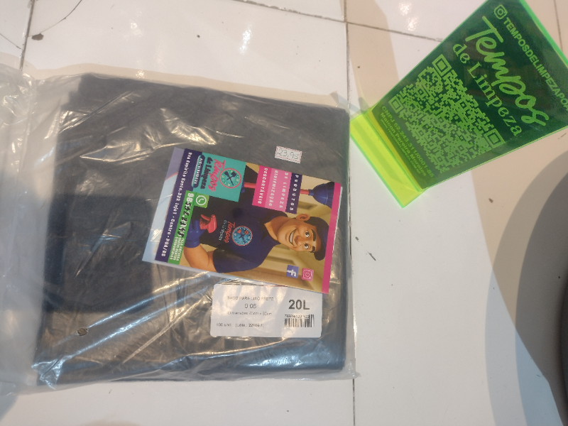 Saco para lixo preto 20 litros com 100 unidades