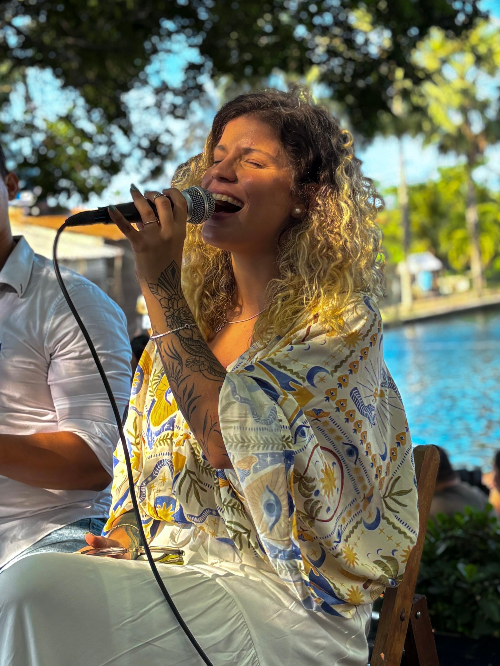 BECCA ALIM - a voz da nova geração da MPB e Samba Raiz !