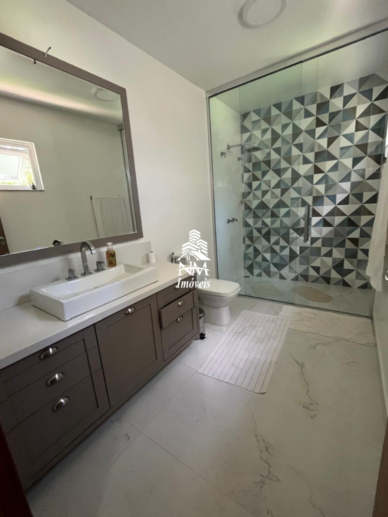 Refúgio de alto padrão à venda em Campina Grande do Sul – Chácara exclusiva