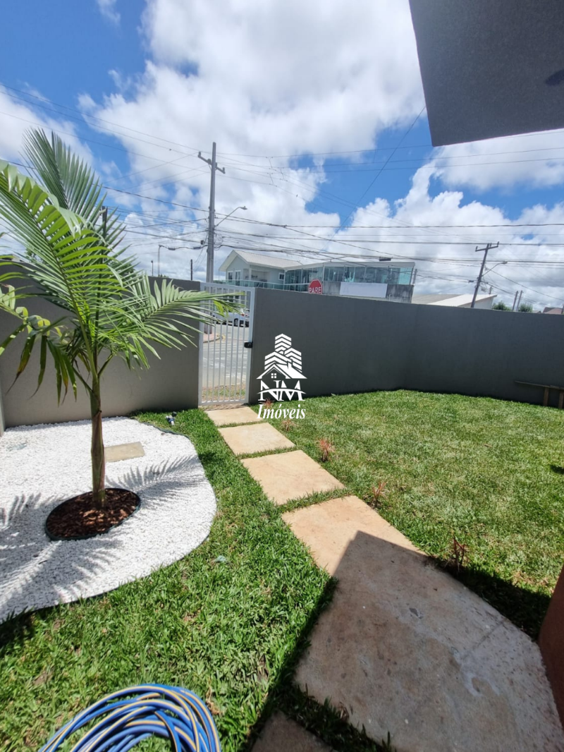 Casa de esquina com 75m² à venda em Pinhais – Jardim Cláudia