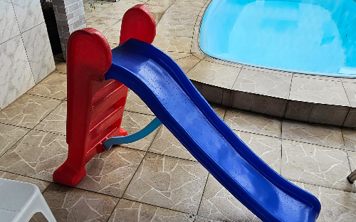 Pula Pula e Escorregador