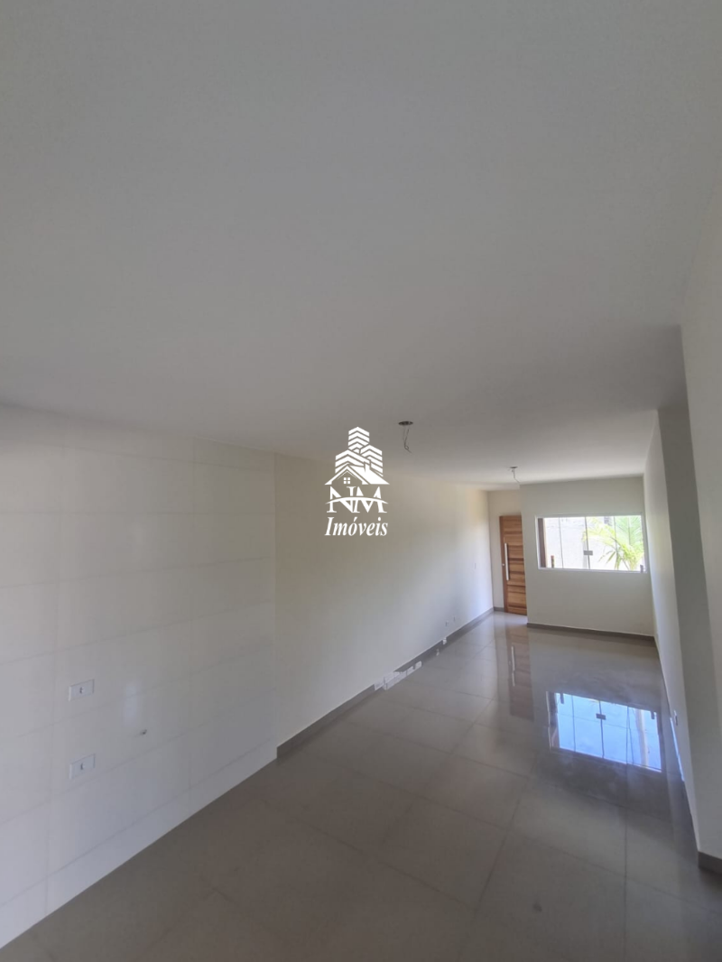 Casa de esquina com 75m² à venda em Pinhais – Jardim Cláudia