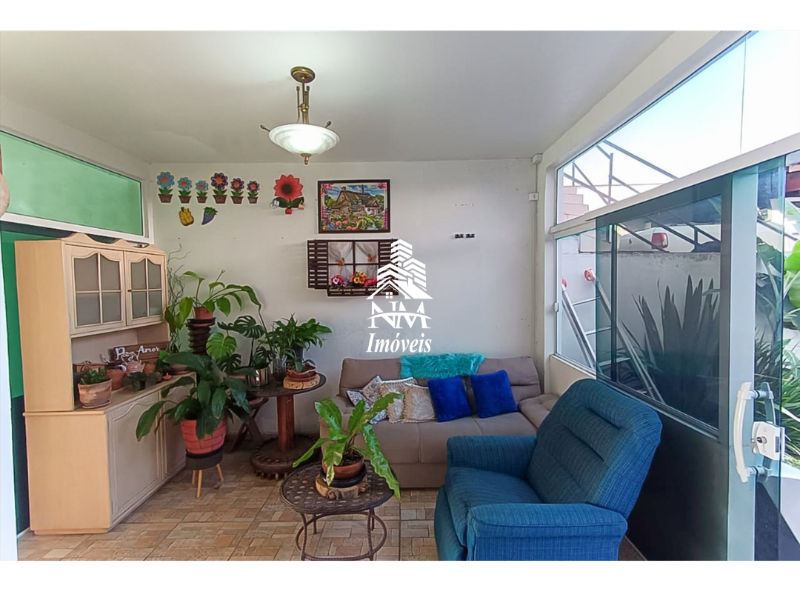 Sobrado com 4 Quartos à Venda no Centro de Pinhais