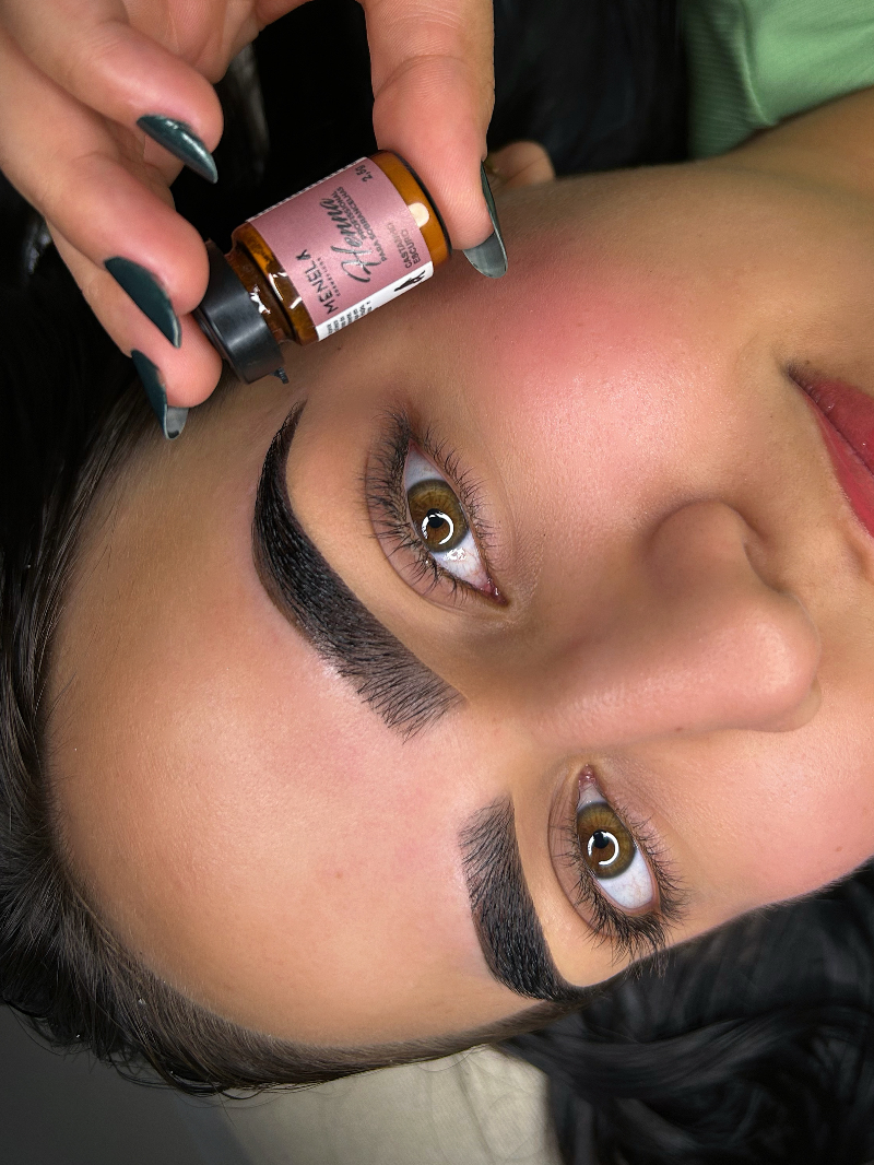 Design de sobrancelhas