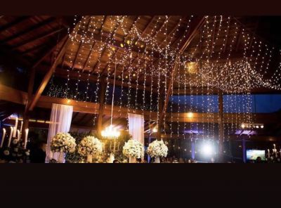 Cortina de led e cordão em nuvem de led
