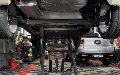 Lavagem técnica de chassi e motor.