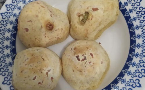 Pão de queijo fit recheado com queijo e ervas - 05 unidades (100g cada)