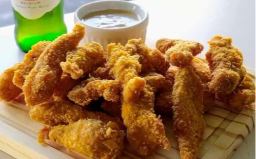 Iscas de franguinho empanado.