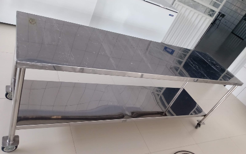 Bancadas e mesas em aço inox