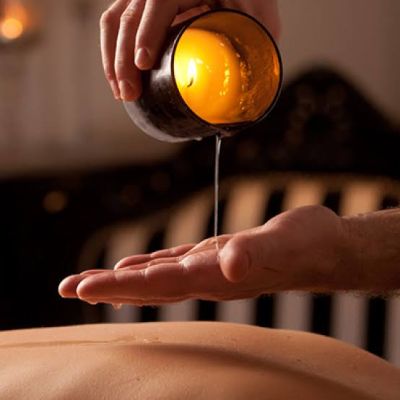 Massagem com vela quente