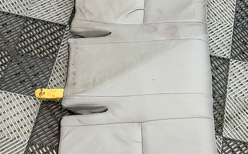 Higienização interna completa com desmontagem de bancos