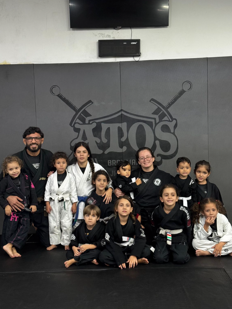 Jiu-jitsu kids ( 1 ) segunda, quarta e sexta 18:30