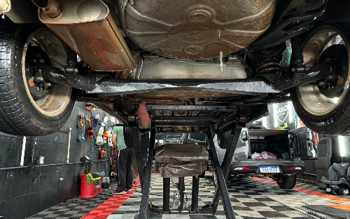 Lavagem técnica de chassi e motor.