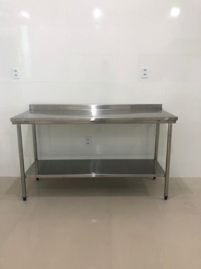 Mesa em aço inox