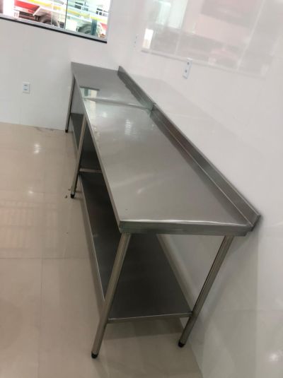 Mesa lisa em aço inox