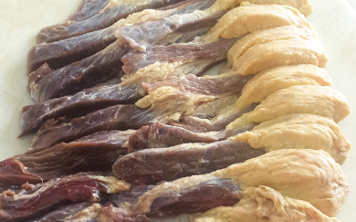 Espetinho de carne de sol na manteiga de garrafa