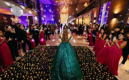 Acompanhamento Debutante, noivas entre outros eventos.