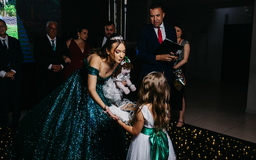 Acompanhamento Debutante, noivas entre outros eventos.