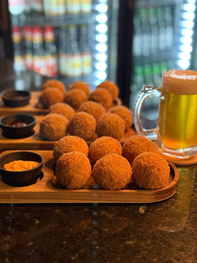 BOLINHO DE FRANGO COM CATUPIRY