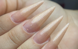 Alongamento Ultrarresistente + Manicura Russa + Esmaltação de Gel