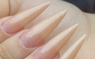 Alongamento Ultrarresistente + Manicura Russa + Esmaltação de Gel