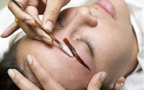 Sobrancelha de Henna