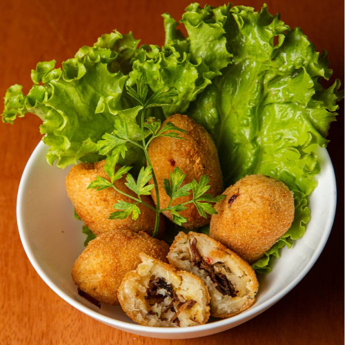 Bolinho de Mandioca  c / Carne  5 un.