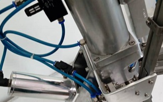 NW-6020 - Grampeadeira pneumática semiautomática dupla.