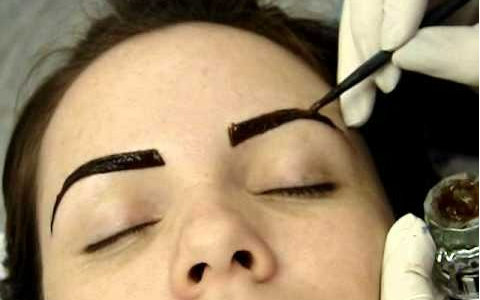 Sobrancelha de Henna