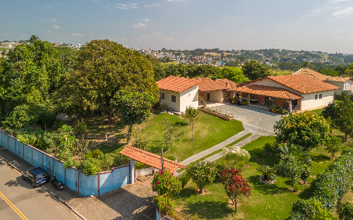 Chácara a venda com 5 dormitórios