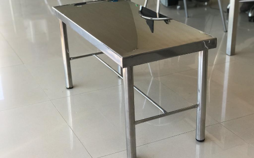 Bancadas e mesas em aço inox