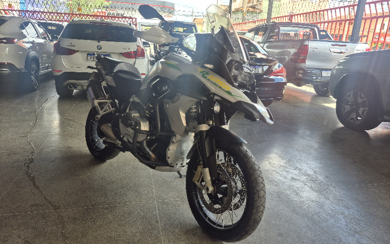 BMW R1250 GS PREMIUM 2022 COM APENAS 19700 KM RODADOS CONFORTO E MUITO ESTILO!!!