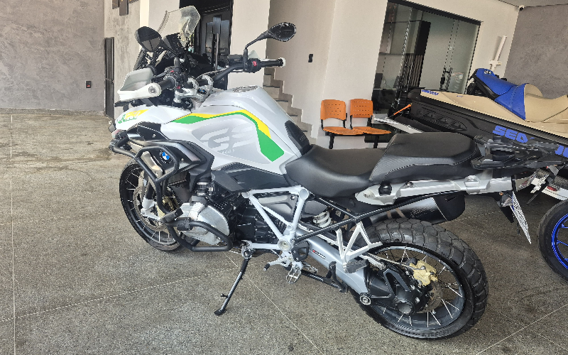 BMW R1250 GS PREMIUM 2022 COM APENAS 19700 KM RODADOS CONFORTO E MUITO ESTILO!!!