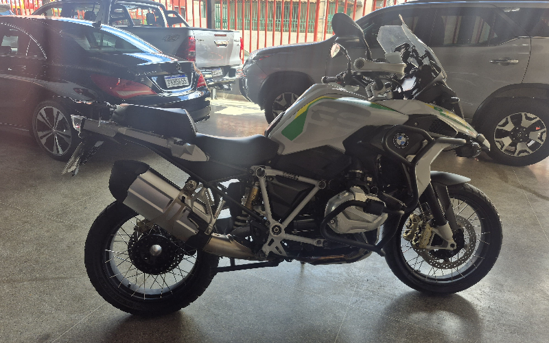 BMW R1250 GS PREMIUM 2022 COM APENAS 19700 KM RODADOS CONFORTO E MUITO ESTILO!!!