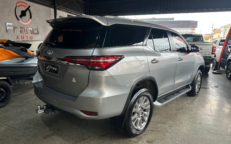 Toyota Hilux SW4 SRX 4X4 2.8 TDI 16V Dies. Aut. 2022