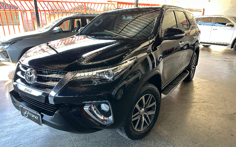 Toyota Hilux SW4 SRX 4X4 2.8 TDI 16V Dies. Aut. 2016