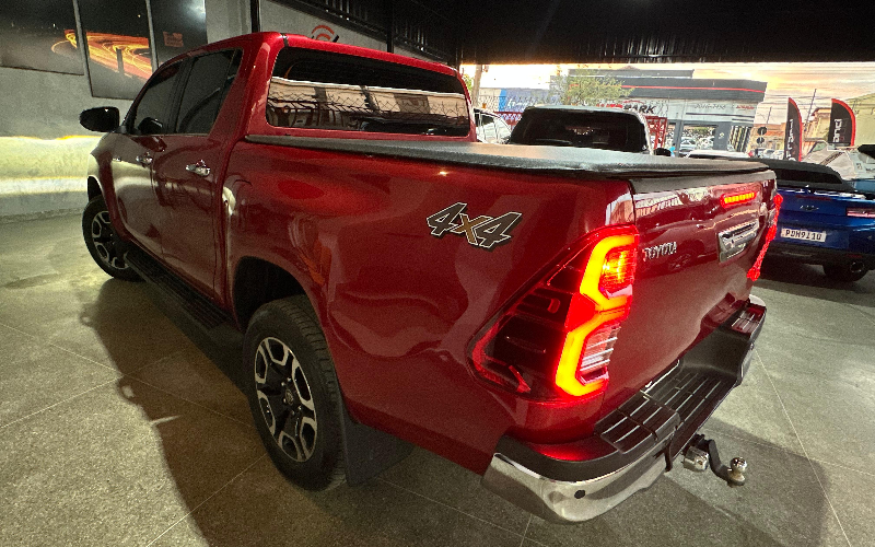 Toyota Hilux CD SRX 4X4 2.8 TDI 16V Diesel Aut. 2023